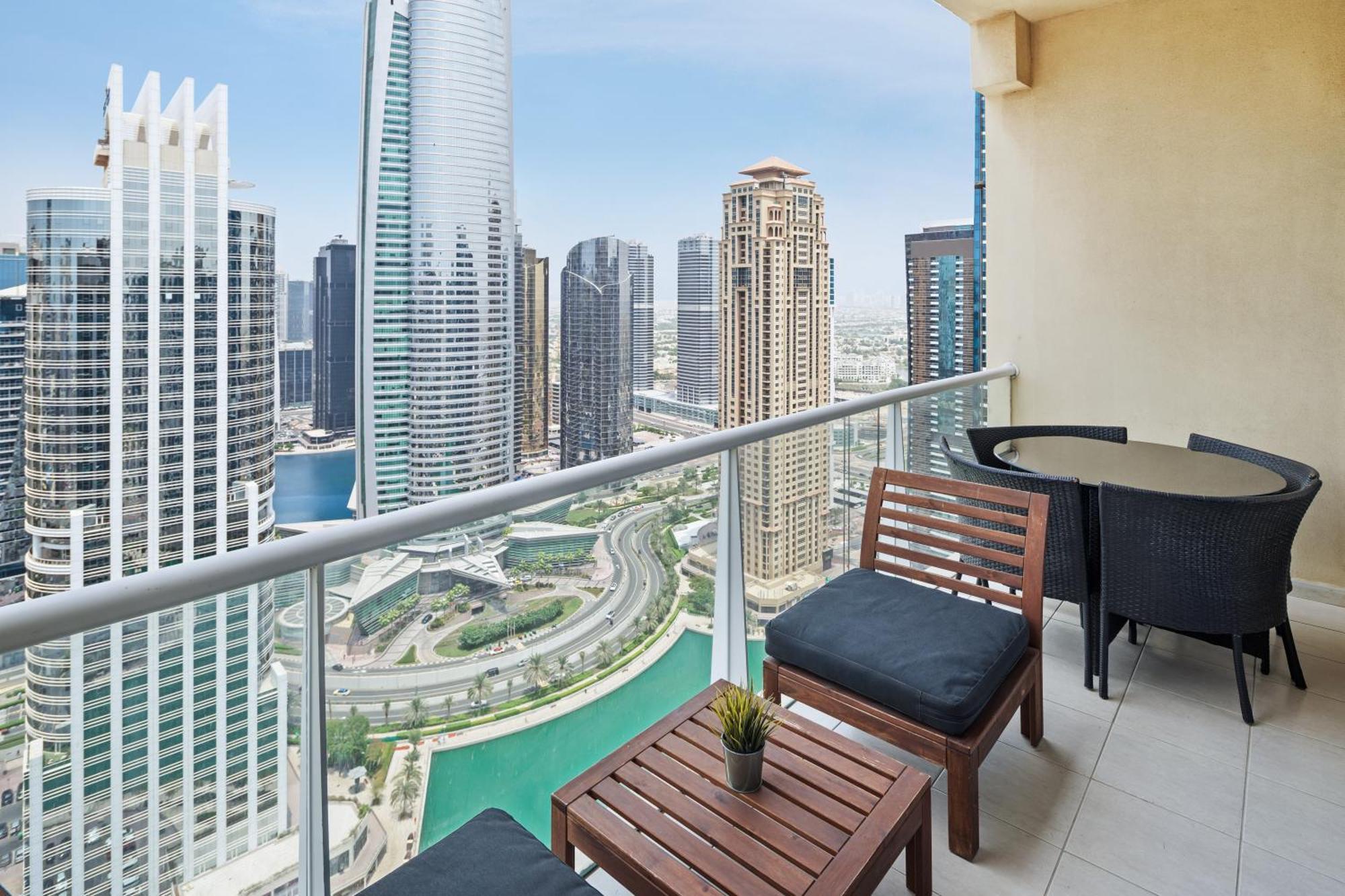 Modern & Spacious 2-Bed Condo With Panoramic Lake Views, Dual Balconies, Steps From Dubai Jlt Metro By "La Buena Vida Holiday Homes" Buitenkant foto