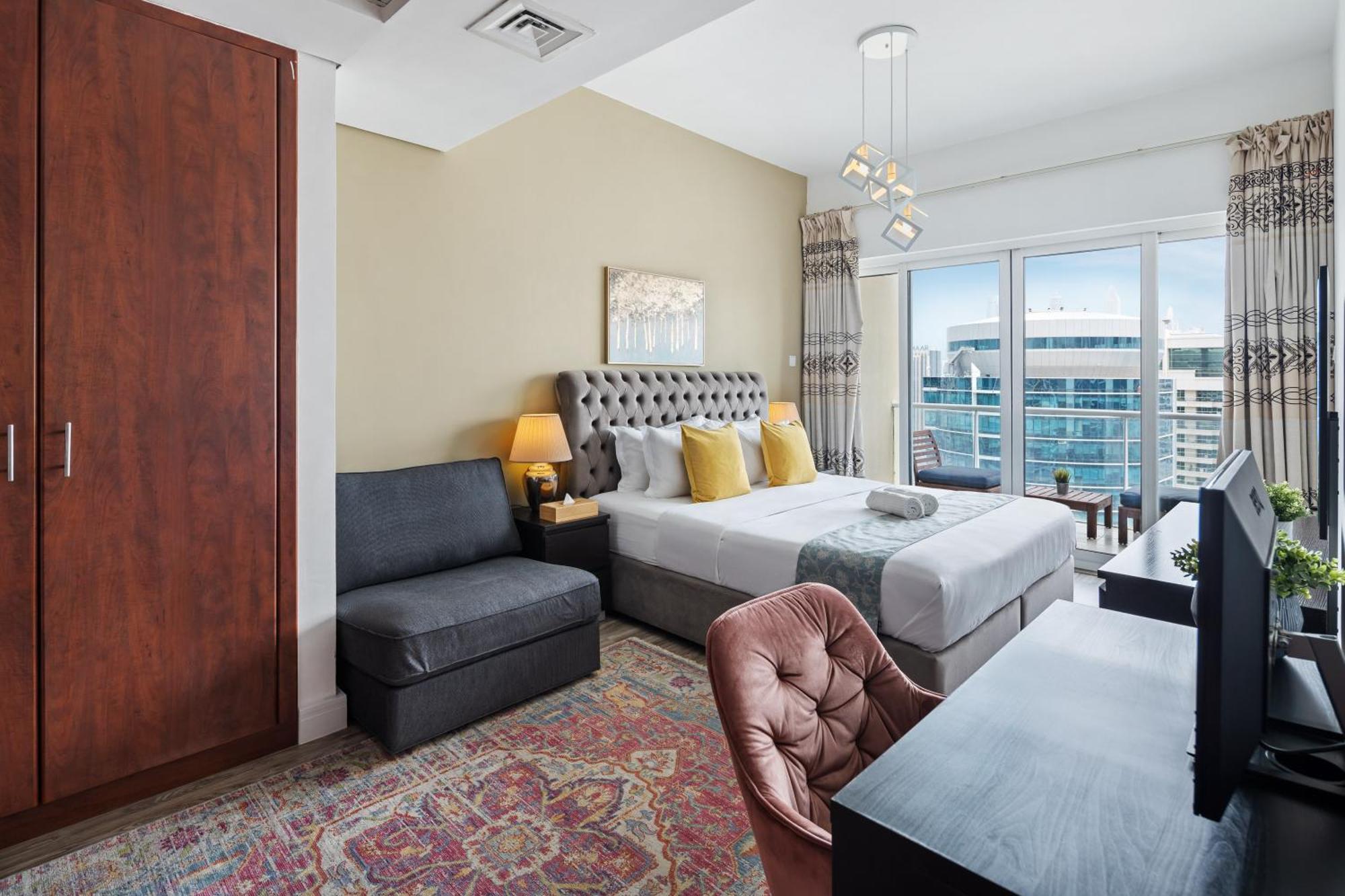 Modern & Spacious 2-Bed Condo With Panoramic Lake Views, Dual Balconies, Steps From Dubai Jlt Metro By "La Buena Vida Holiday Homes" Buitenkant foto