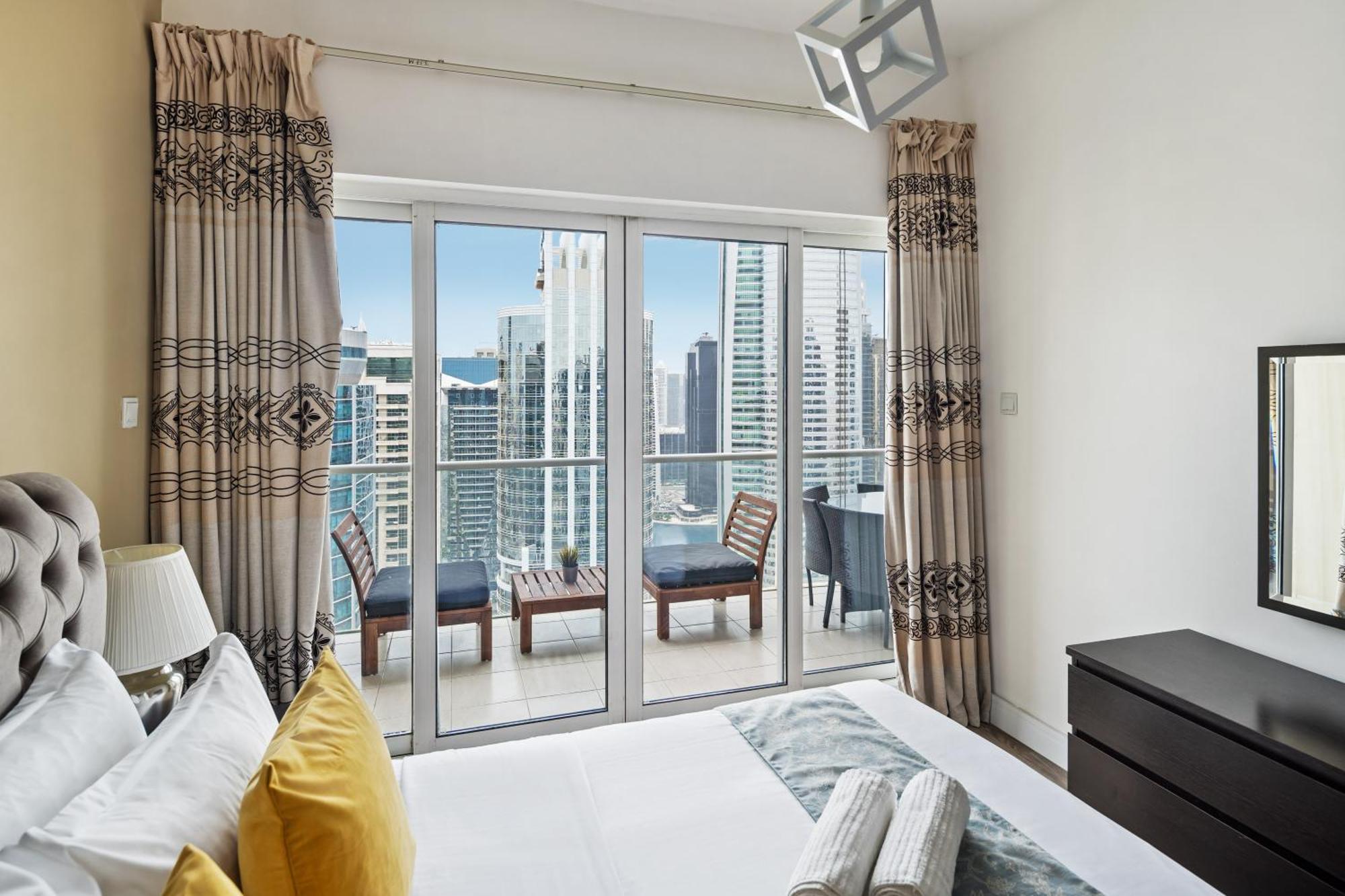Modern & Spacious 2-Bed Condo With Panoramic Lake Views, Dual Balconies, Steps From Dubai Jlt Metro By "La Buena Vida Holiday Homes" Buitenkant foto