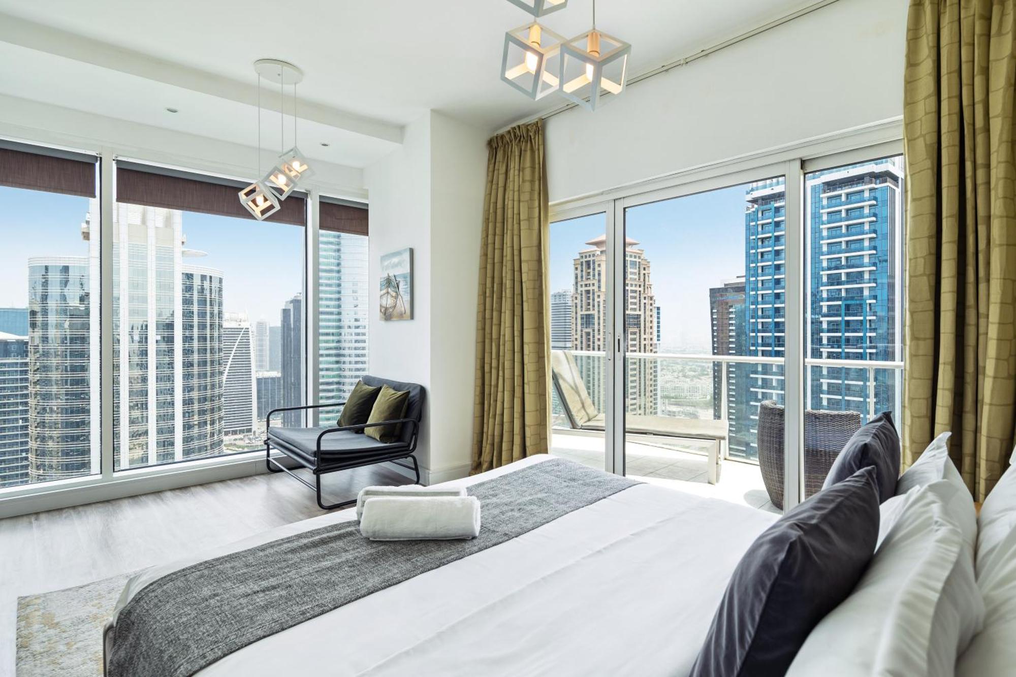 Modern & Spacious 2-Bed Condo With Panoramic Lake Views, Dual Balconies, Steps From Dubai Jlt Metro By "La Buena Vida Holiday Homes" Buitenkant foto