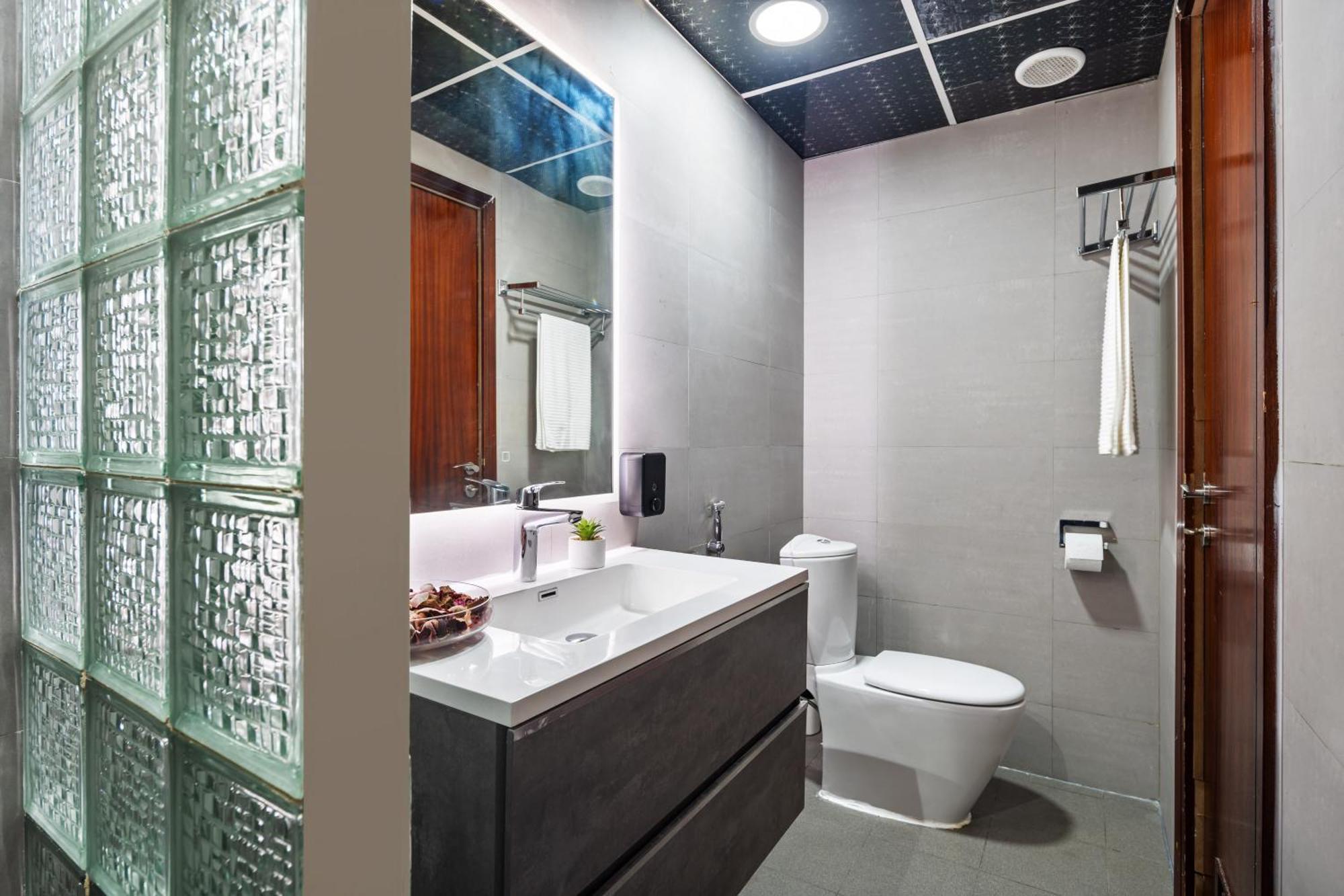 Modern & Spacious 2-Bed Condo With Panoramic Lake Views, Dual Balconies, Steps From Dubai Jlt Metro By "La Buena Vida Holiday Homes" Buitenkant foto