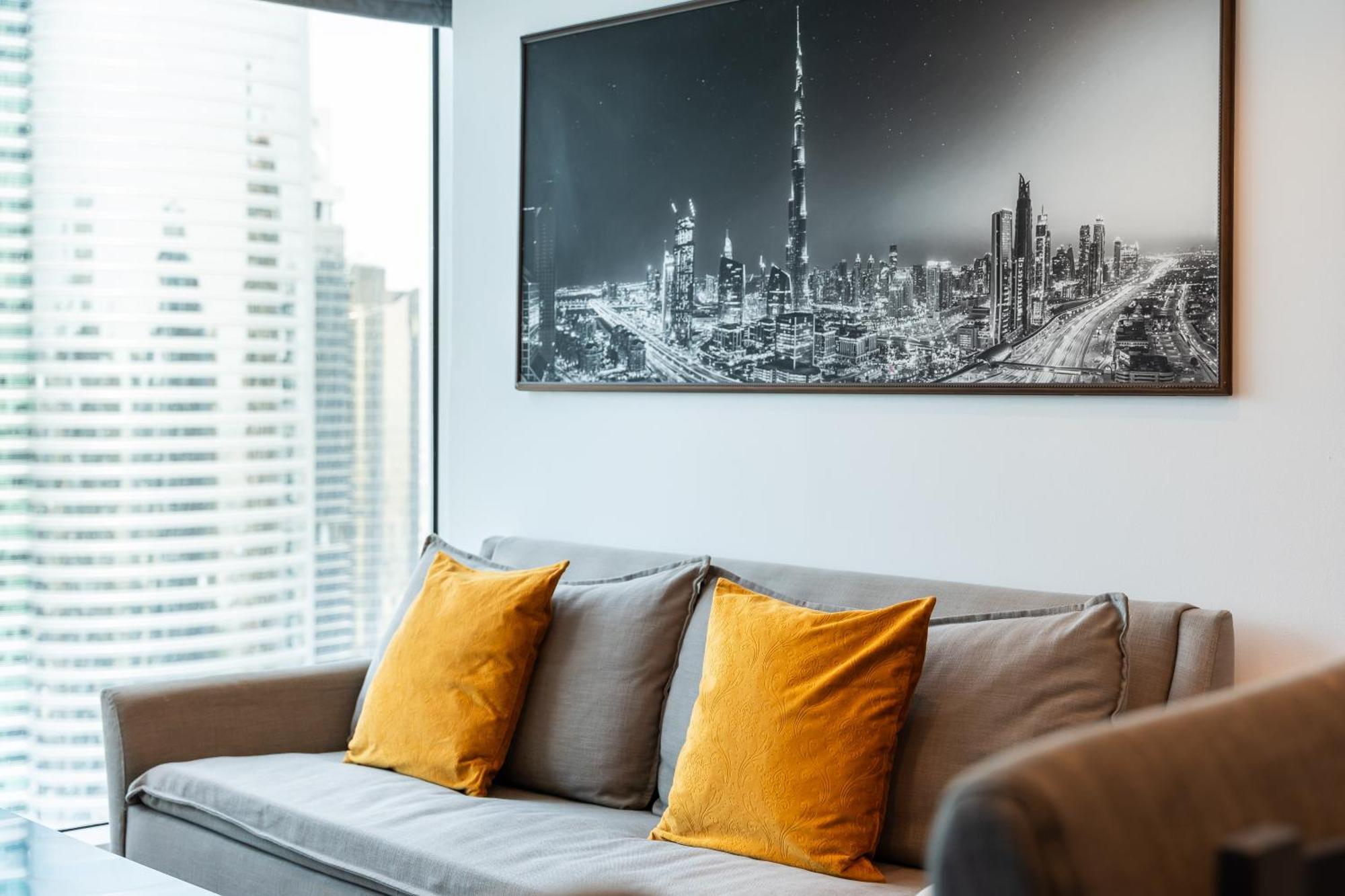 Modern & Spacious 2-Bed Condo With Panoramic Lake Views, Dual Balconies, Steps From Dubai Jlt Metro By "La Buena Vida Holiday Homes" Buitenkant foto