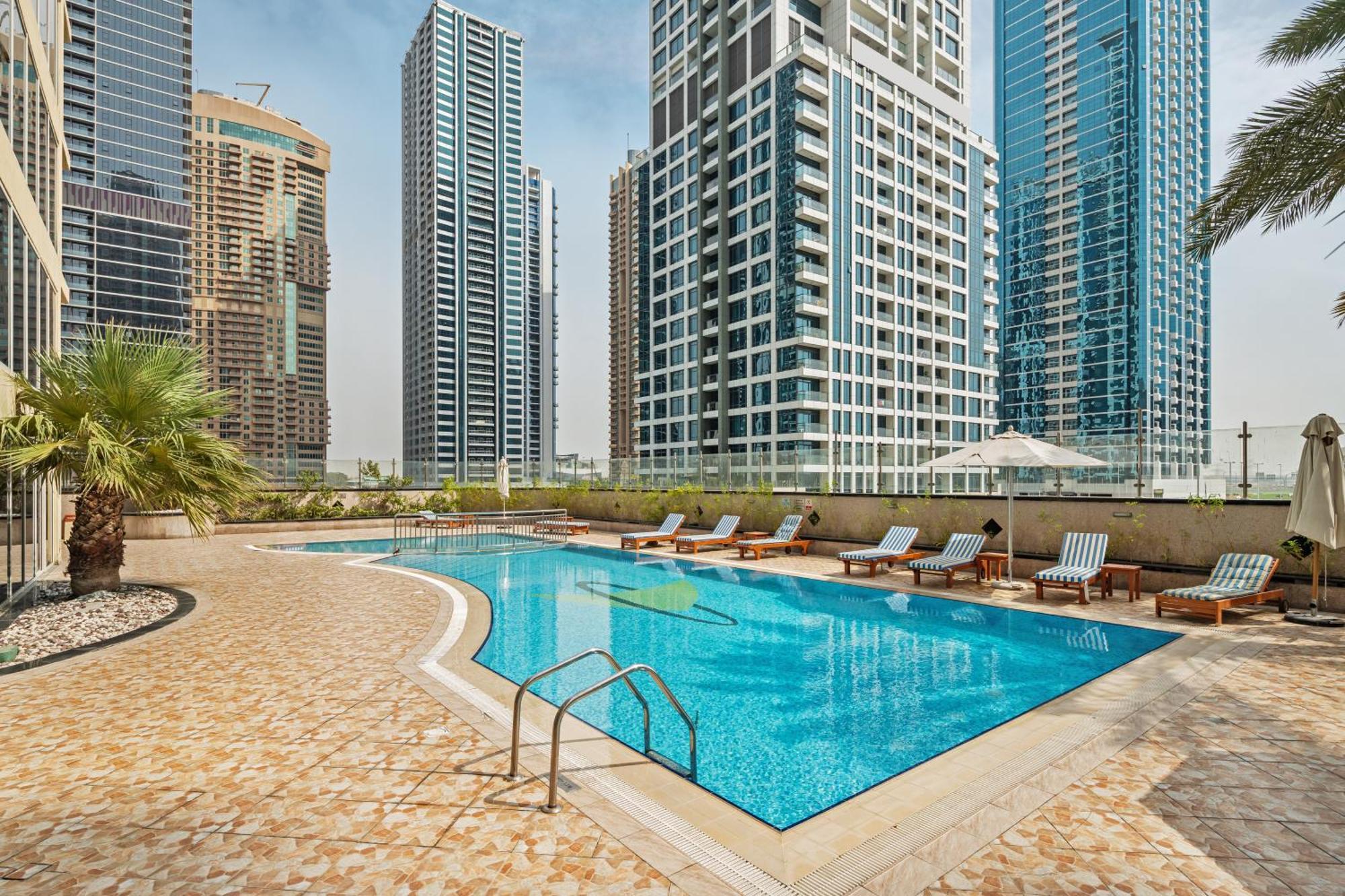 Modern & Spacious 2-Bed Condo With Panoramic Lake Views, Dual Balconies, Steps From Dubai Jlt Metro By "La Buena Vida Holiday Homes" Buitenkant foto