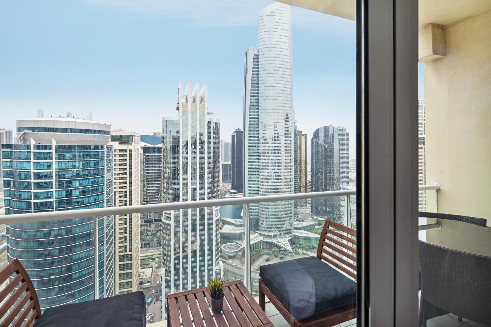 Modern & Spacious 2-Bed Condo With Panoramic Lake Views, Dual Balconies, Steps From Dubai Jlt Metro By "La Buena Vida Holiday Homes" Buitenkant foto