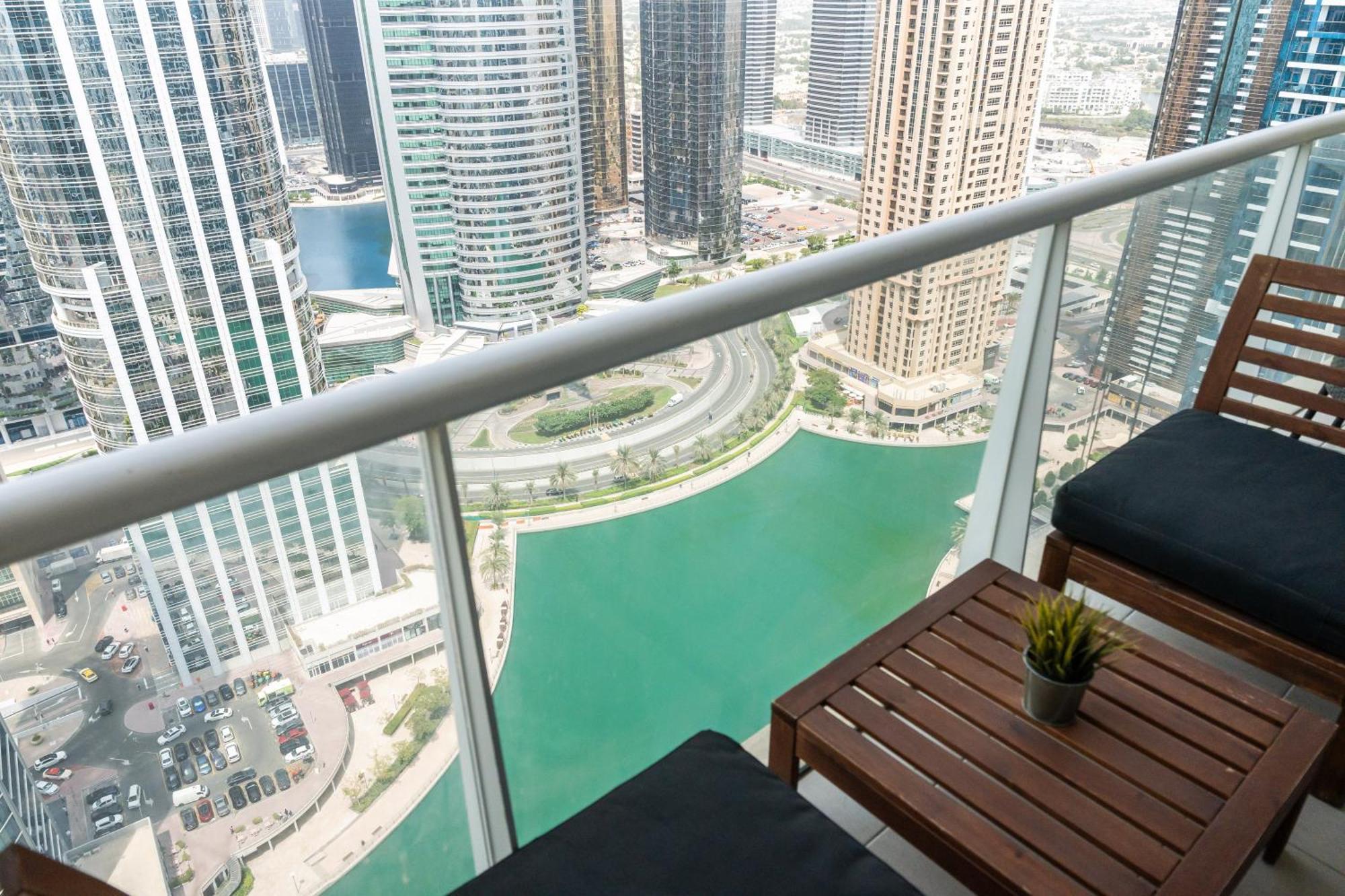 Modern & Spacious 2-Bed Condo With Panoramic Lake Views, Dual Balconies, Steps From Dubai Jlt Metro By "La Buena Vida Holiday Homes" Buitenkant foto