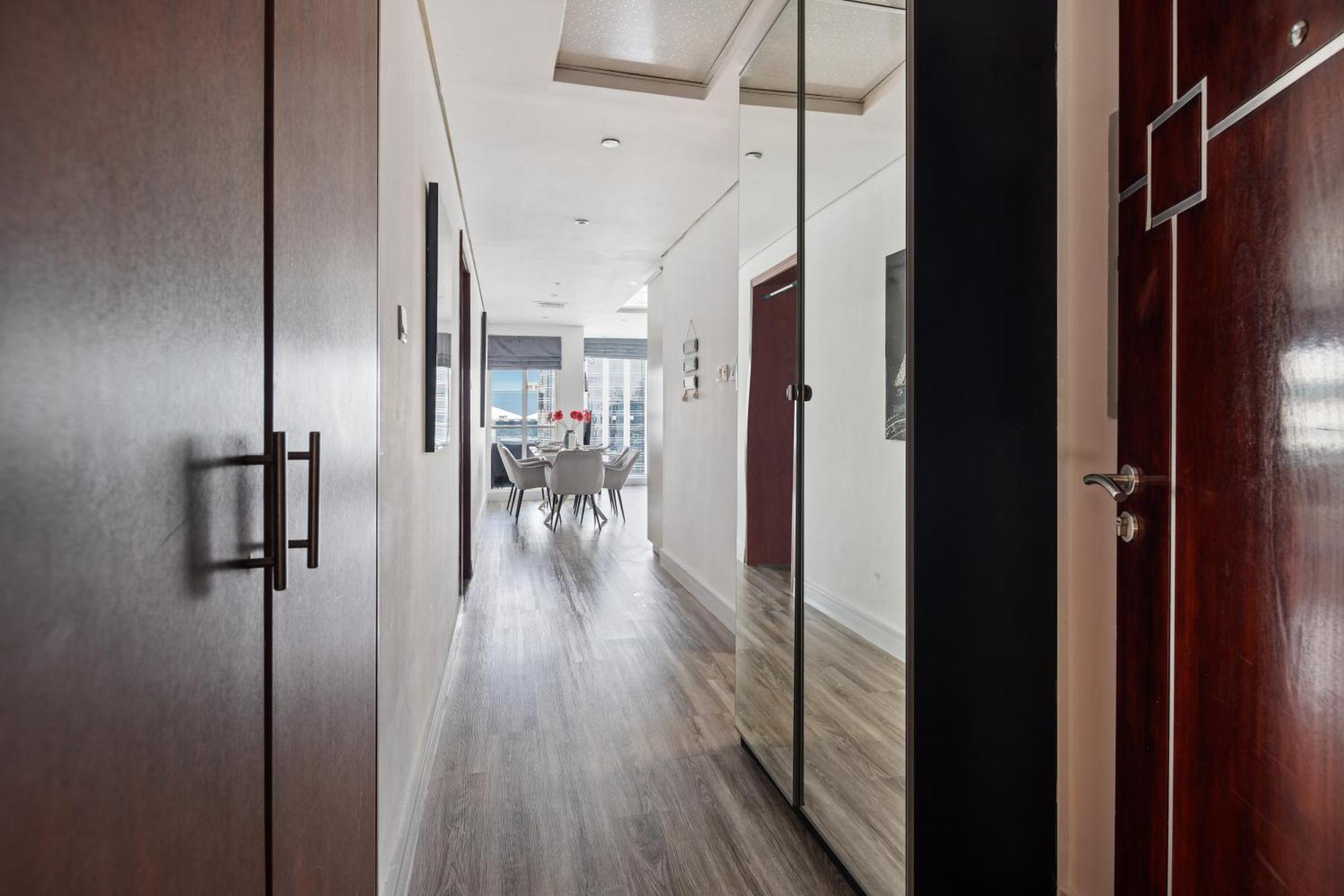 Modern & Spacious 2-Bed Condo With Panoramic Lake Views, Dual Balconies, Steps From Dubai Jlt Metro By "La Buena Vida Holiday Homes" Buitenkant foto