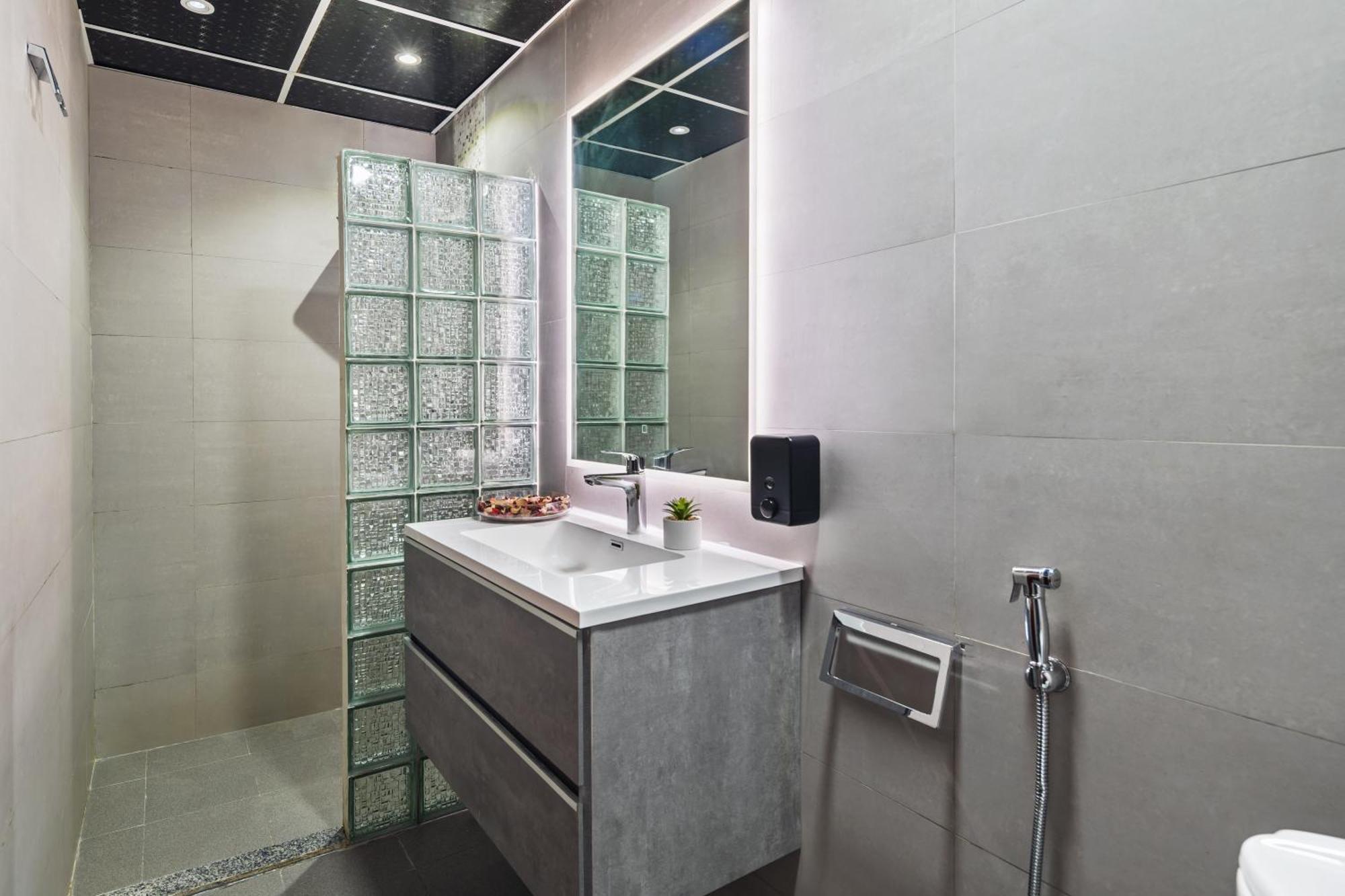Modern & Spacious 2-Bed Condo With Panoramic Lake Views, Dual Balconies, Steps From Dubai Jlt Metro By "La Buena Vida Holiday Homes" Buitenkant foto