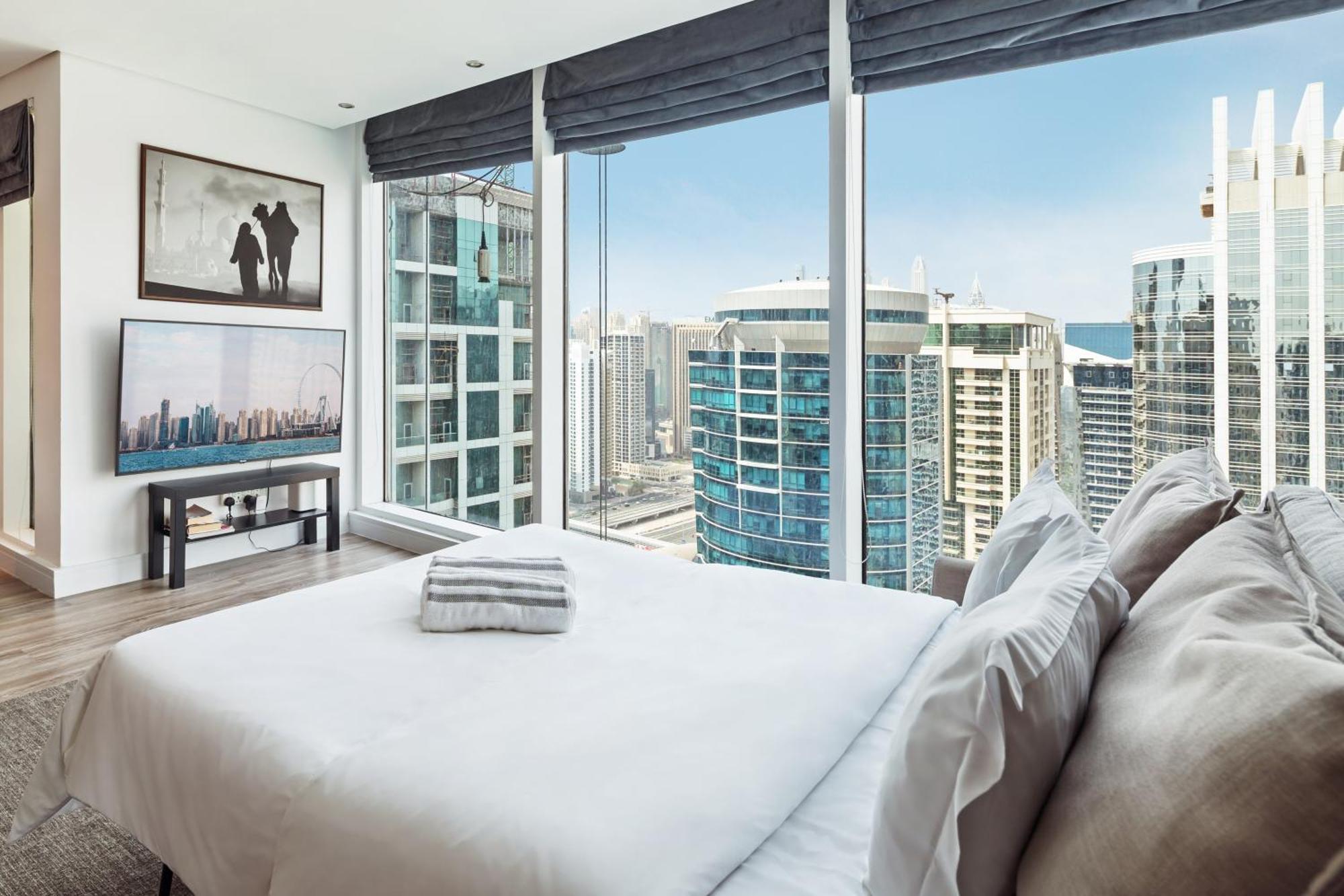 Modern & Spacious 2-Bed Condo With Panoramic Lake Views, Dual Balconies, Steps From Dubai Jlt Metro By "La Buena Vida Holiday Homes" Buitenkant foto