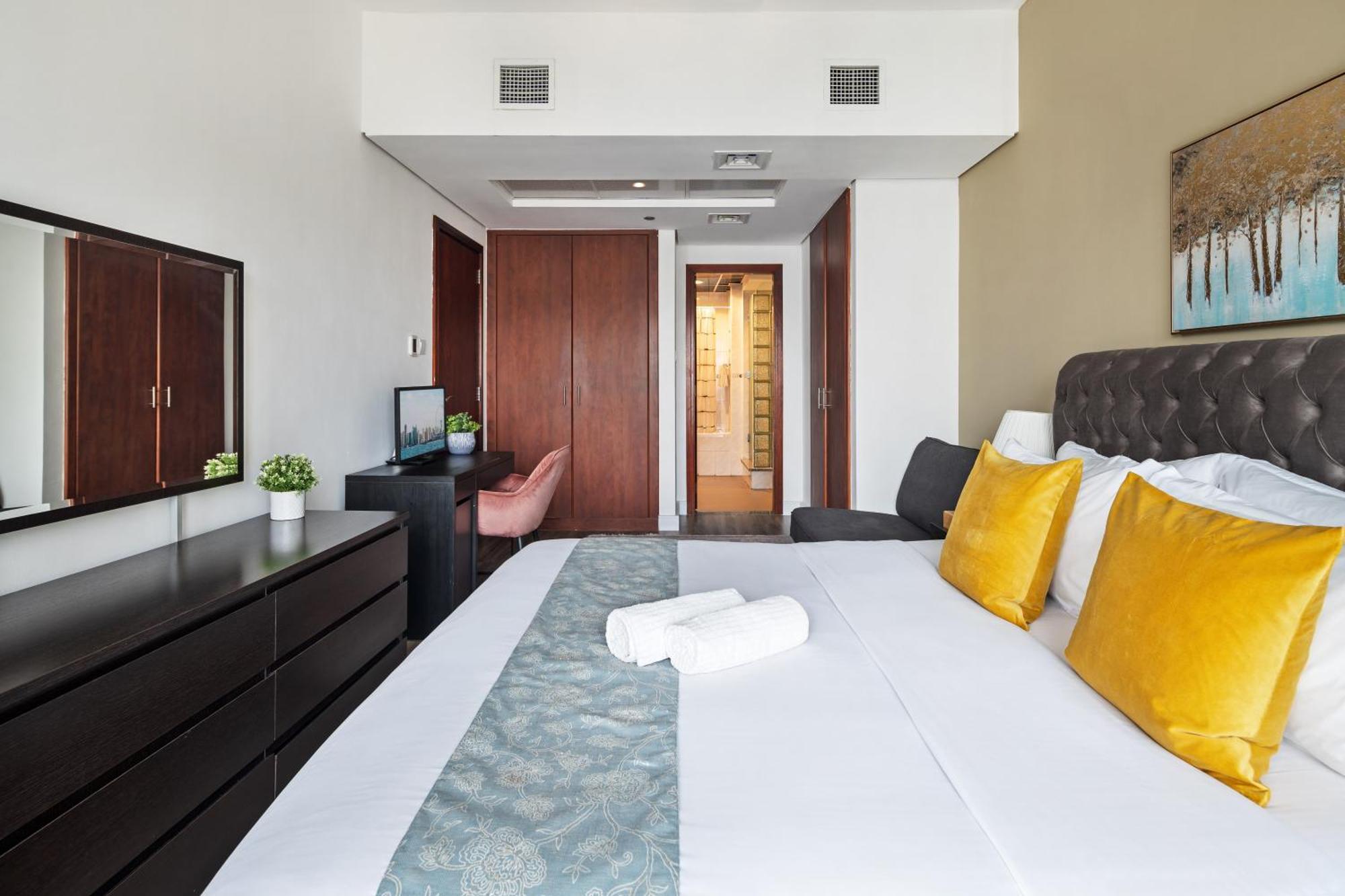Modern & Spacious 2-Bed Condo With Panoramic Lake Views, Dual Balconies, Steps From Dubai Jlt Metro By "La Buena Vida Holiday Homes" Buitenkant foto