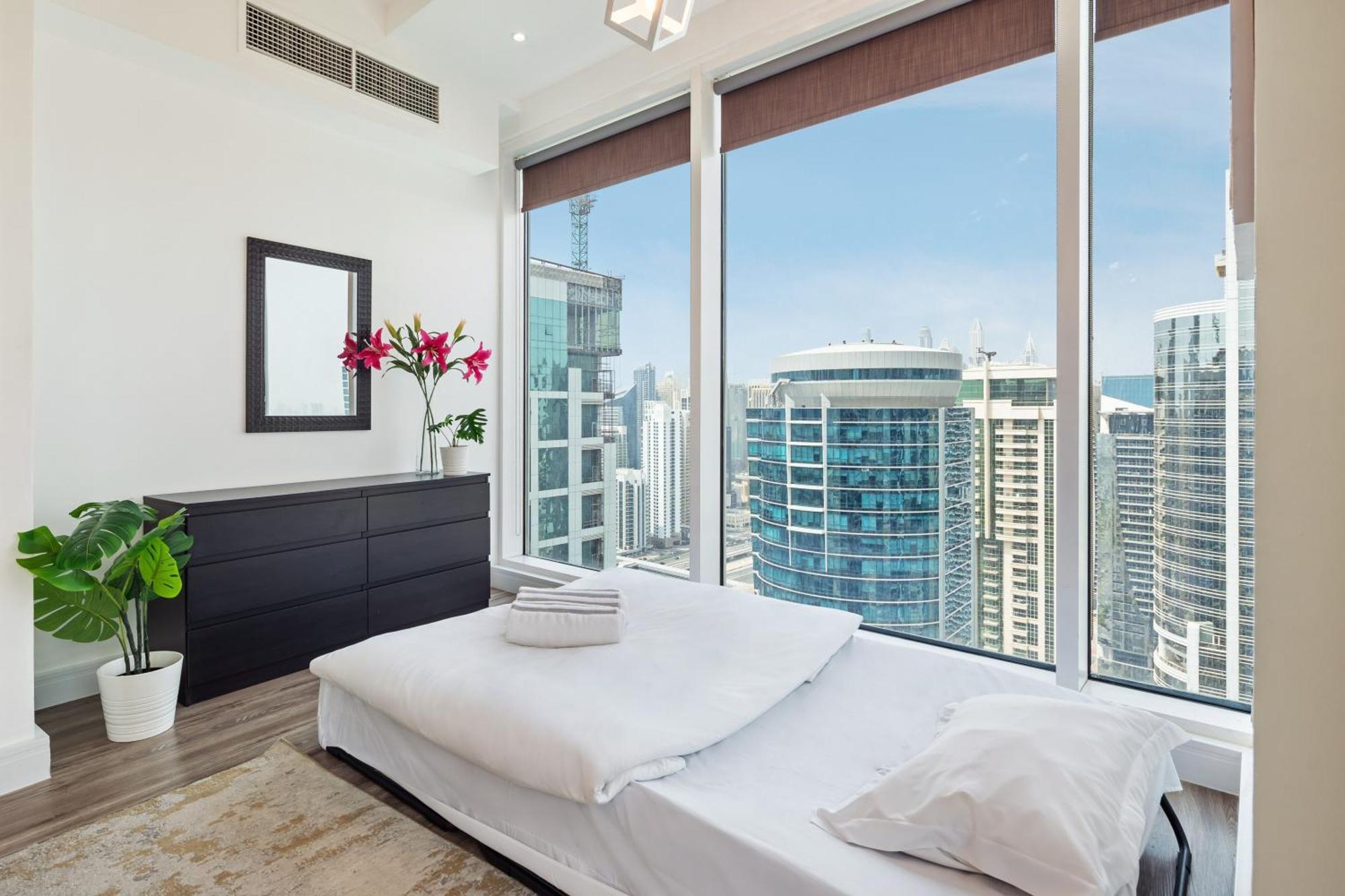 Modern & Spacious 2-Bed Condo With Panoramic Lake Views, Dual Balconies, Steps From Dubai Jlt Metro By "La Buena Vida Holiday Homes" Buitenkant foto