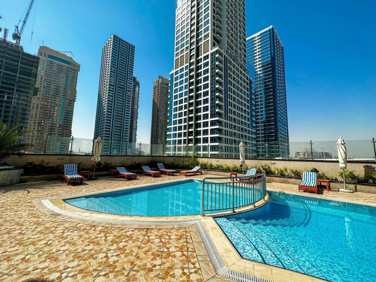 Modern & Spacious 2-Bed Condo With Panoramic Lake Views, Dual Balconies, Steps From Dubai Jlt Metro By "La Buena Vida Holiday Homes" Buitenkant foto